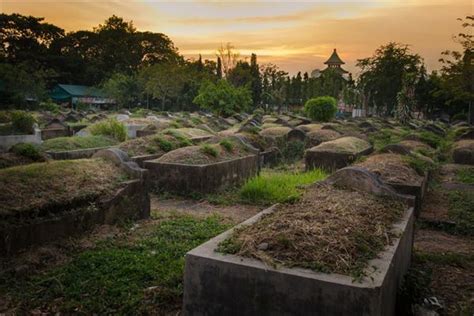 夢見墓地